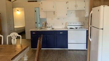 Phòng 3, 3 phòng ngủ, không hút thuốc | Khu vực ăn uống tại phòng