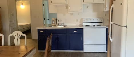 Triple Room, 3 Bedrooms, Non Smoking | In-room dining