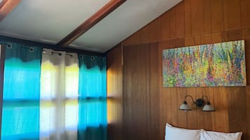 Individually decorated, individually furnished, bed sheets