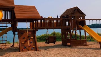 Children’s play area – outdoor
