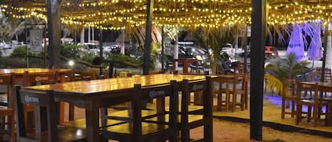 Breakfast, lunch, dinner served; seafood, sea views