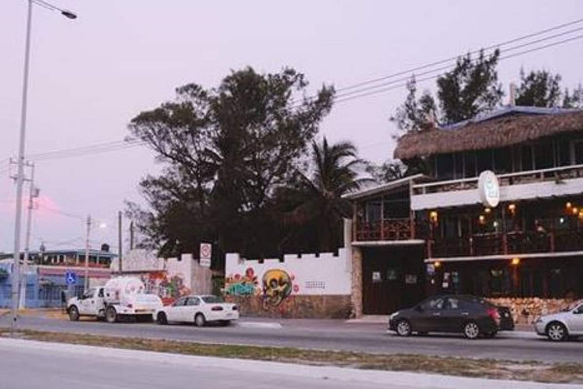 basic double room, 2 double beds | street view