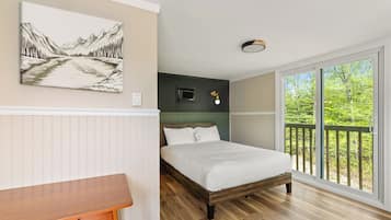 Signature Double Room, 1 Queen Bed, River View | Blackout drapes, free WiFi, bed sheets