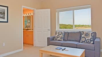 أغطية فراش متميزة ومكتب ومكواة/لوح كي وواي فاي مجانًا