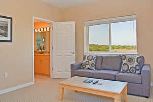 Luxury Condo, 3 Bedrooms, Resort View | Premium bedding, desk, iron/ironing board, free WiFi