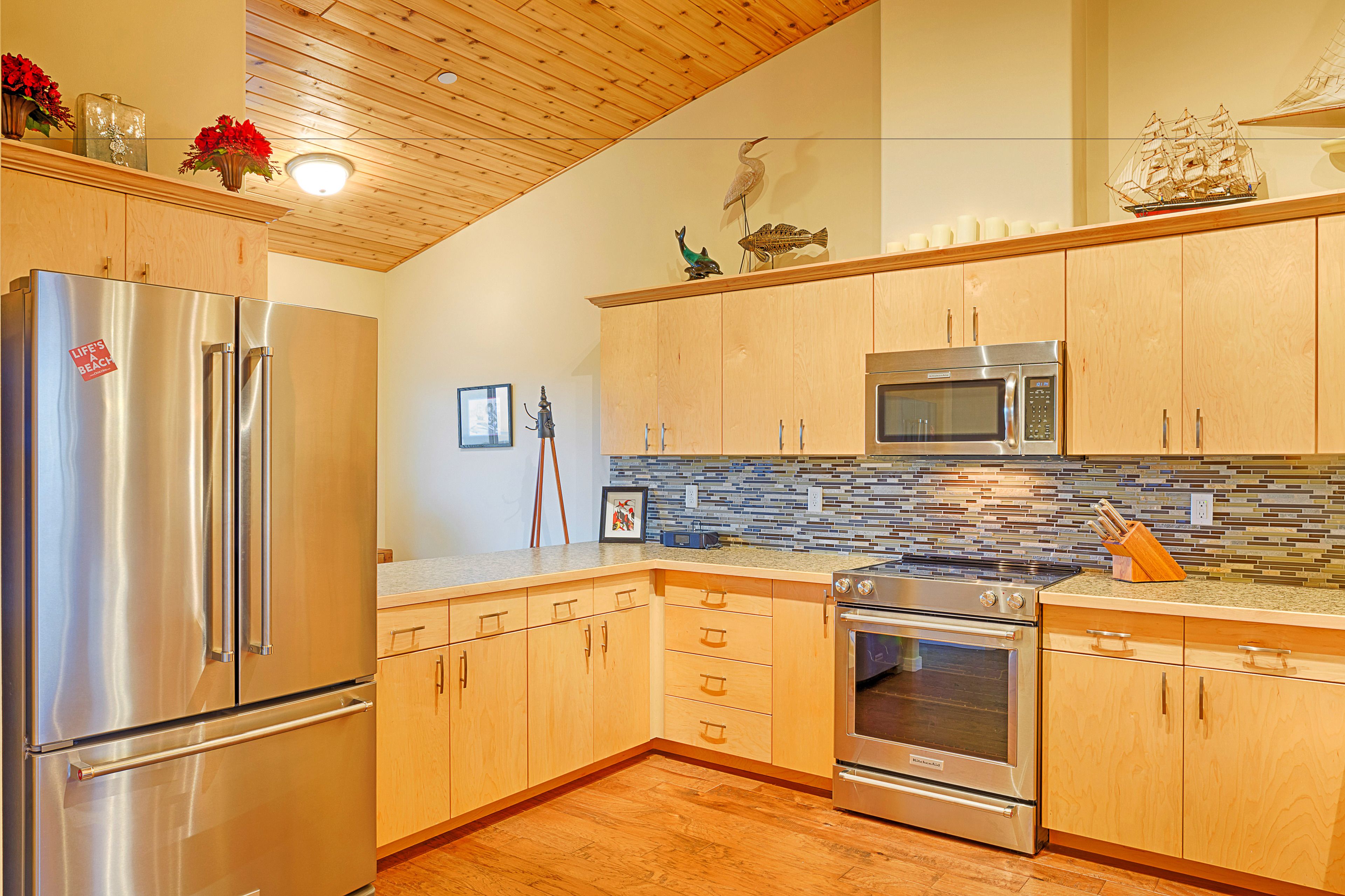 luxury condo, 2 bedrooms, resort view | premium bedding, desk, iron/ironing board, free wifi