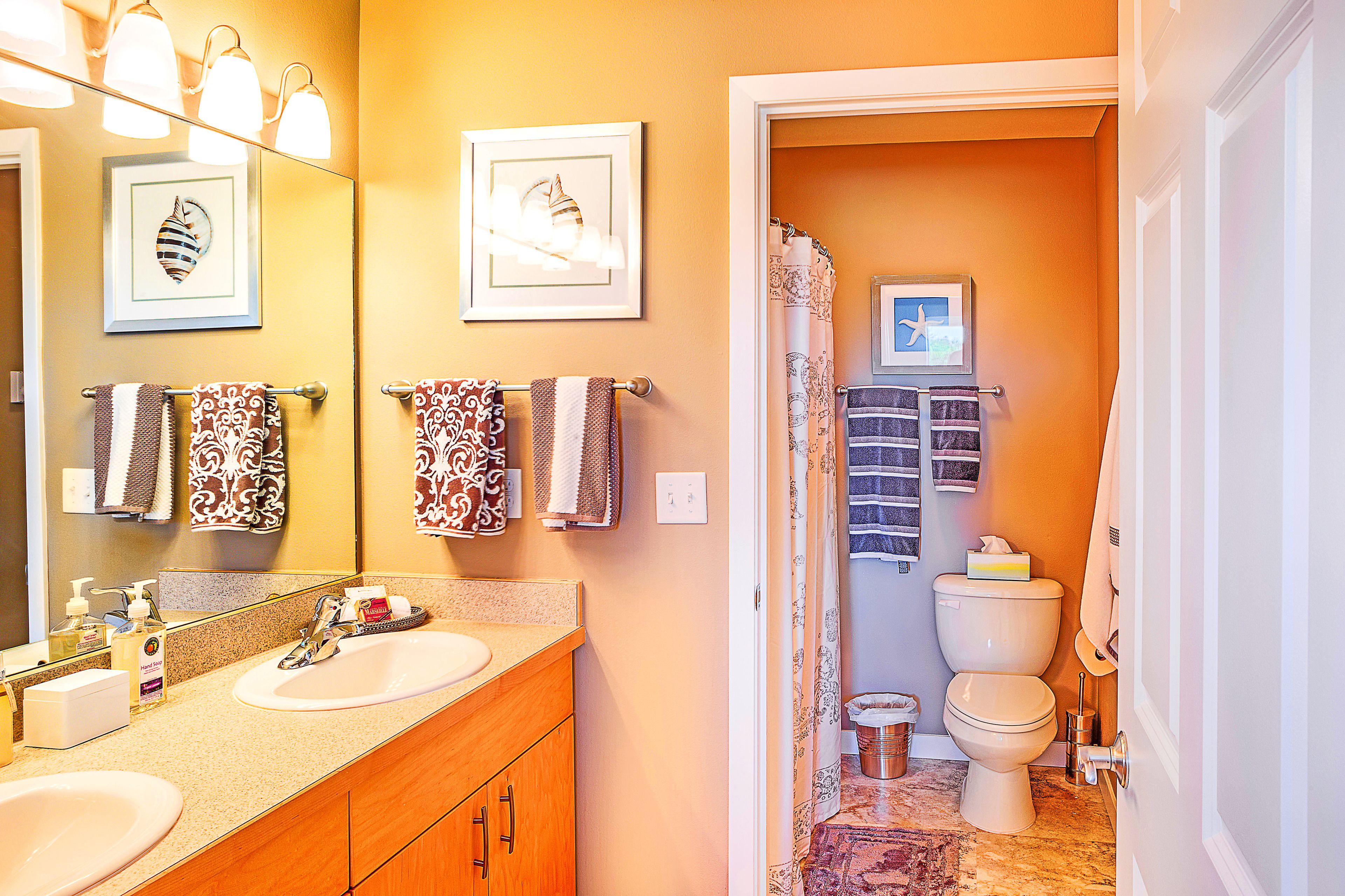 luxury condo, 3 bedrooms, resort view | bathroom | combined shower/bathtub, free toiletries