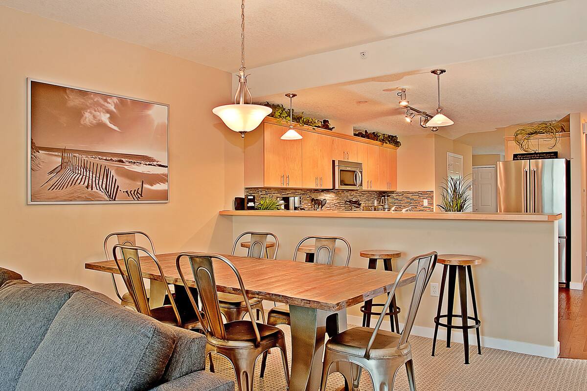 luxury condo, 3 bedrooms, resort view | in-room dining