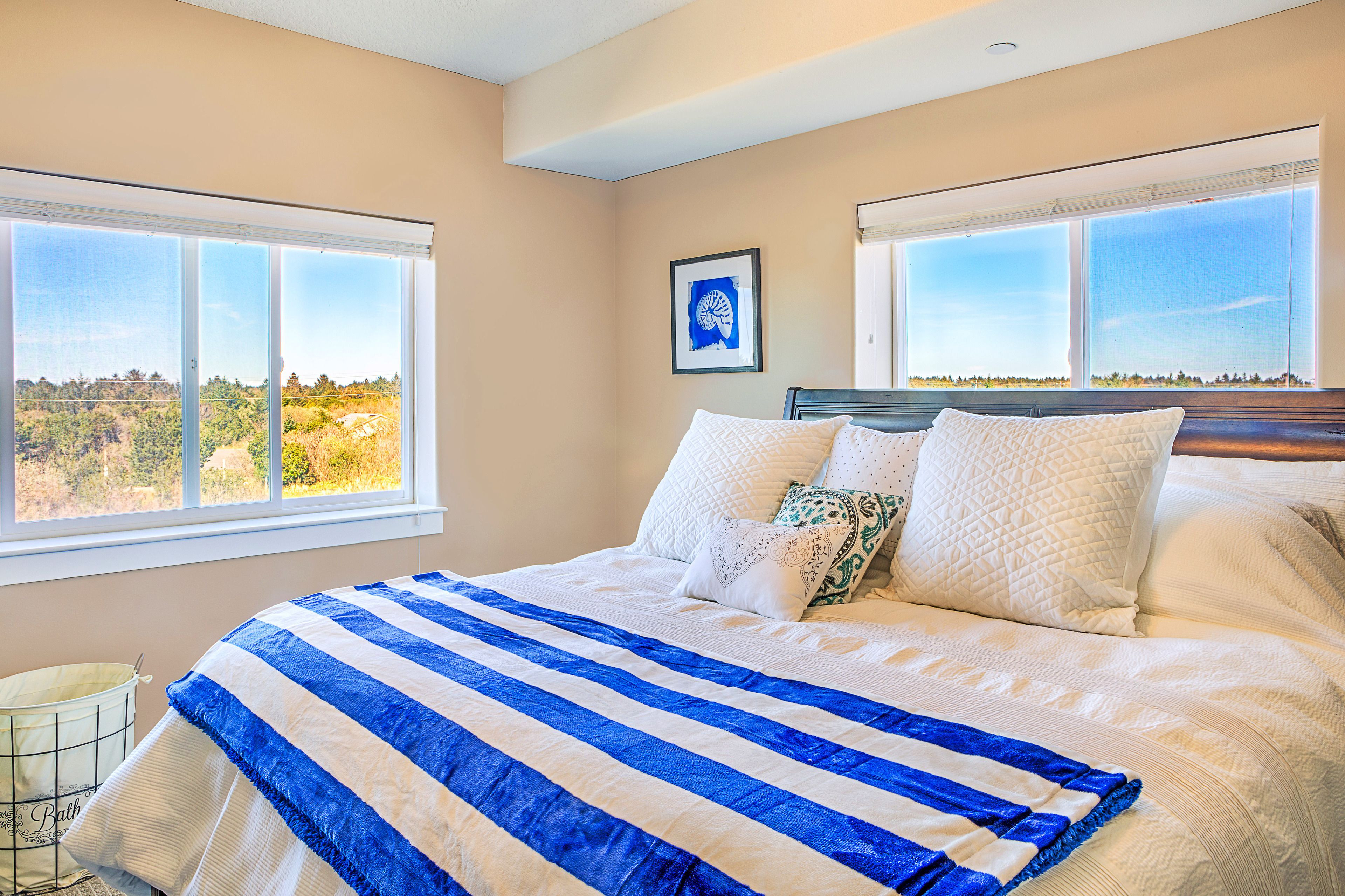 Luxury Condo, 3 Bedrooms, Resort View | Premium bedding, desk, iron/ironing board, free WiFi