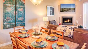 Luksusleilighet, 3 soverom, resort-utsikt | Spiseområde