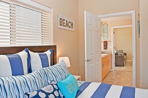 Apartamento de lujo, 3 habitaciones, vistas al complejo turístico | Ropa de cama de alta calidad, escritorio, tabla de planchar con plancha