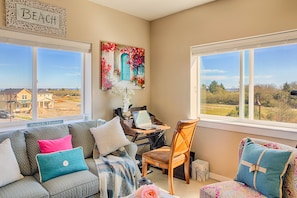Luxury Condo, 3 Bedrooms, Resort View | Premium bedding, desk, iron/ironing board, free WiFi - Outlook Condos at Oyhut Bay Resort (Ocean Shores)