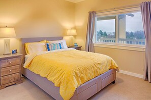 Luxury Condo, 2 Bedrooms, Resort View | Premium bedding, desk, iron/ironing board, free WiFi - Outlook Condos at Oyhut Bay Resort (Ocean Shores)