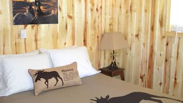 Family Cabin, 2 Bedrooms, River View, Overwater | WiFi, bed sheets