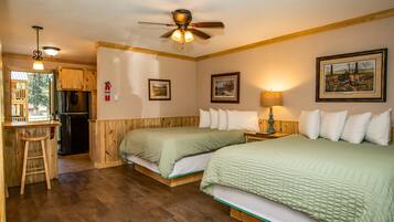 Deluxe Room | WiFi, bed sheets