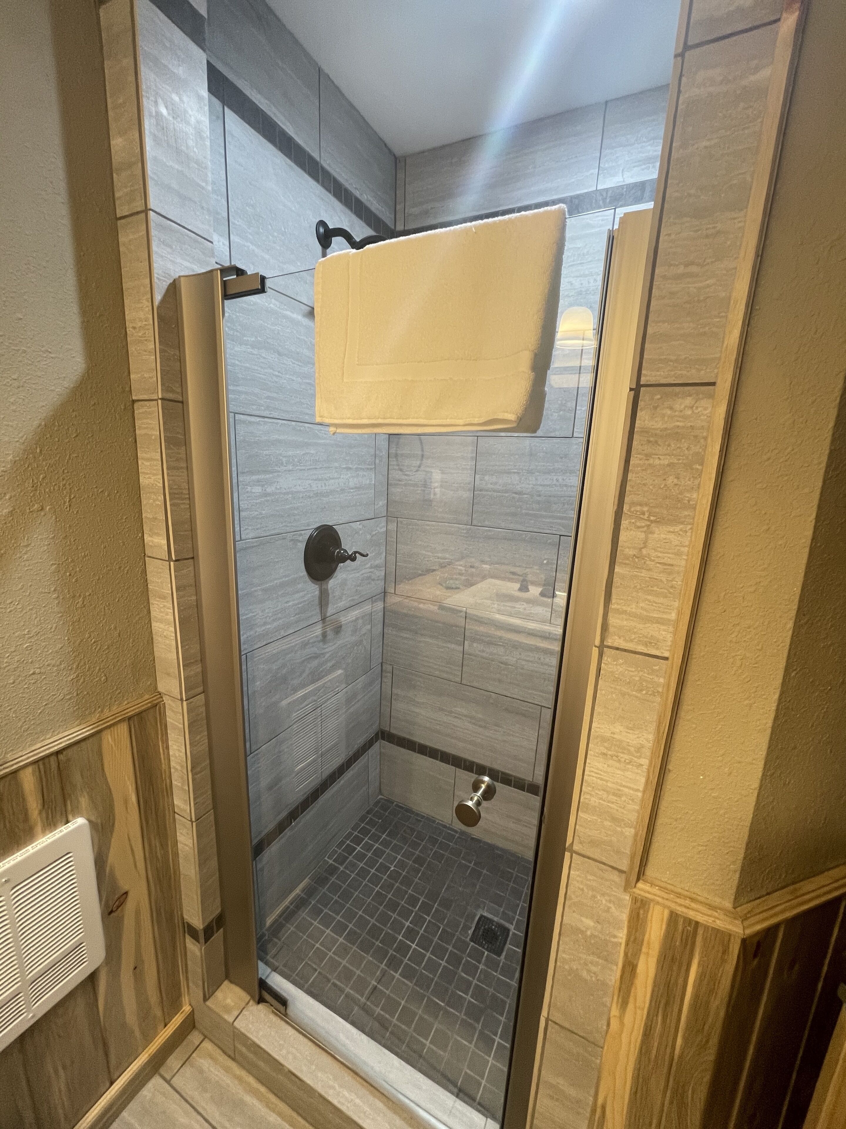 Rom, 1. etasje | Dusj på badet