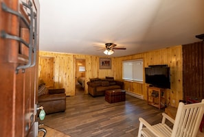 Living area - Wolf Creek Ranch Ski Lodge (South Fork)
