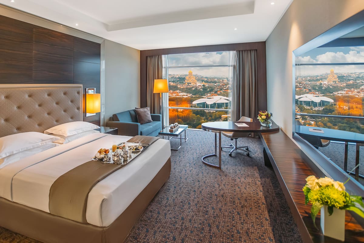 1 bedroom, premium bedding, minibar, in-room safe