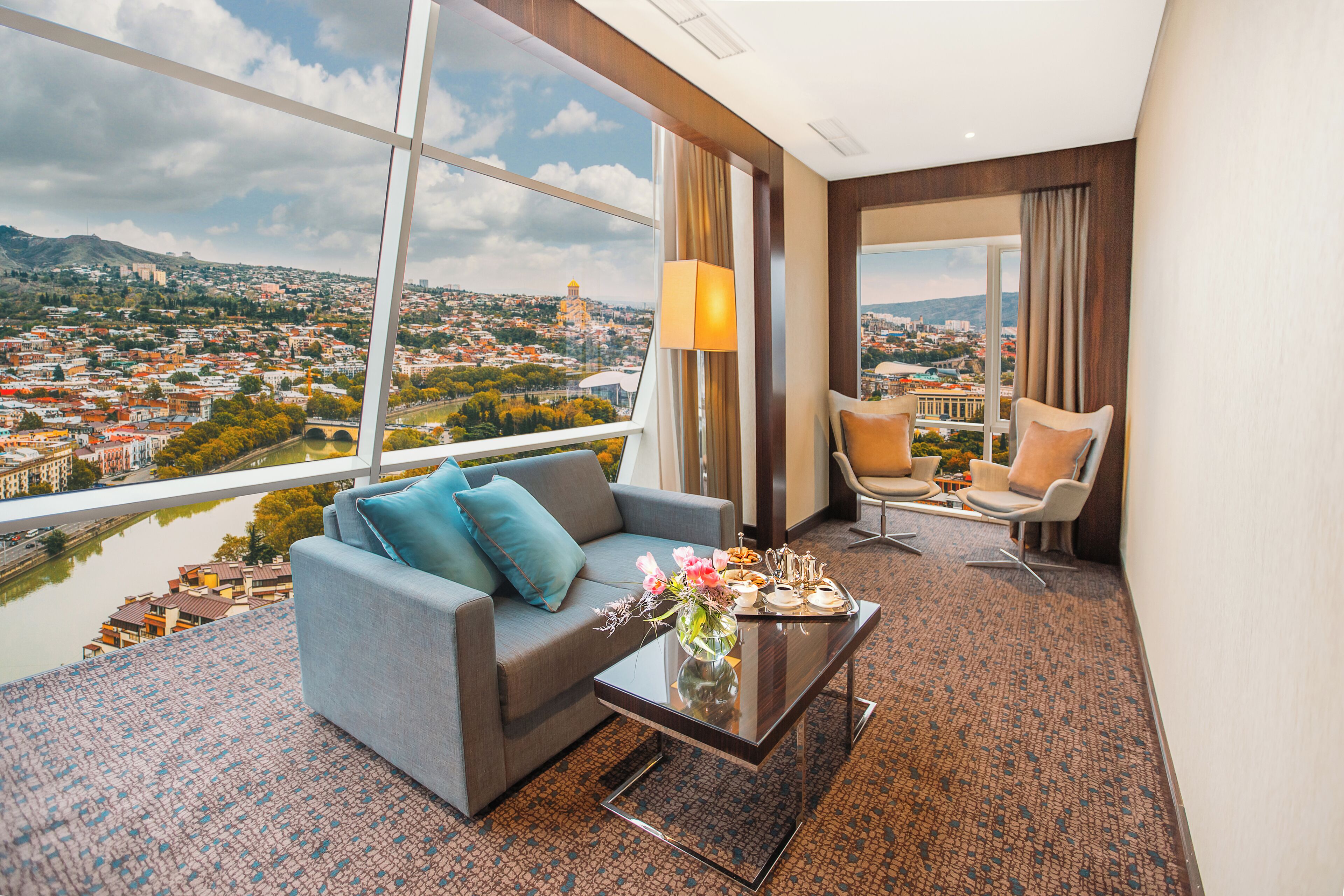 Suíte luxo, 1 cama Queen (Grand) | Roupas de cama premium, frigobar, cofres nos quartos, escrivaninha