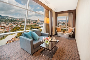 Premium bedding, minibar, in-room safe, desk