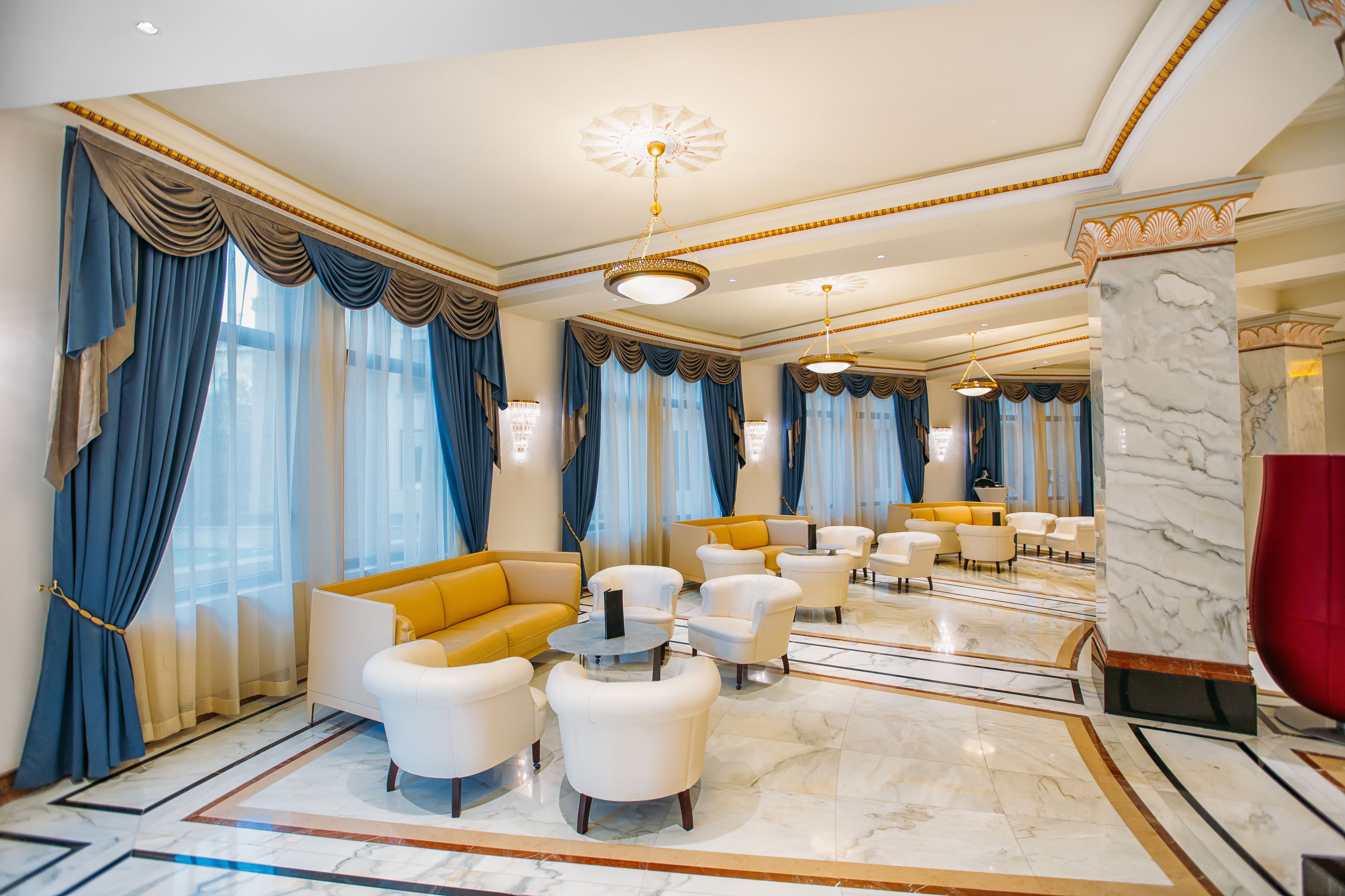 2 bars/lounges, poolside bar