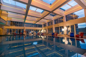 Indoor pool, sun loungers