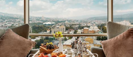 Hochwertige Bettwaren, Minibar, Zimmersafe, Schreibtisch