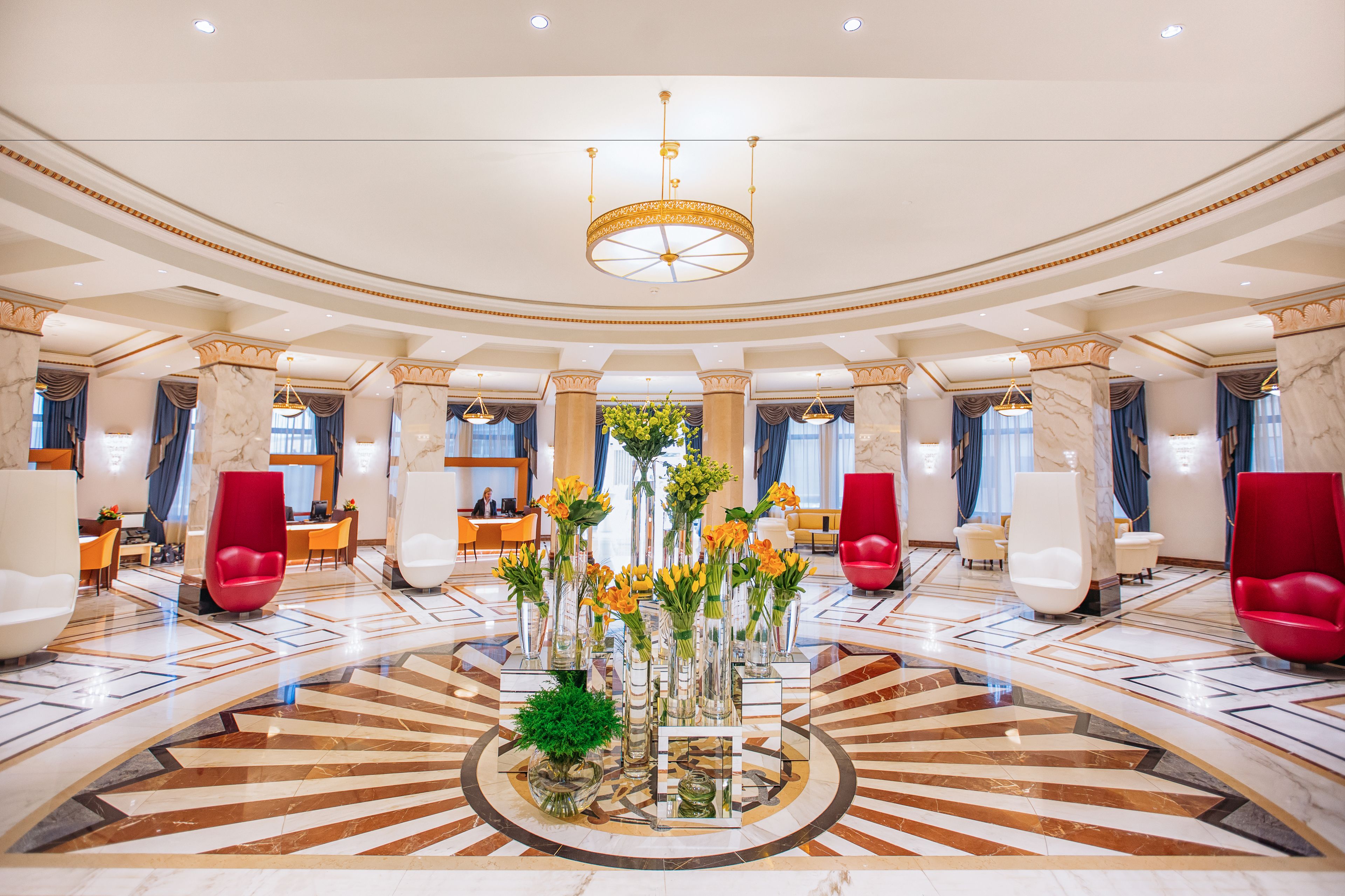 2 bars/lounges, poolside bar