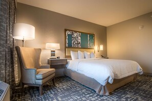 Premium bedding, in-room safe, desk, free cribs/infant beds - Hampton Inn & Suites Dallas-The Colony, TX (The Colony)