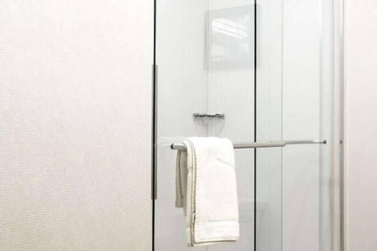 Bathroom | Free toiletries, towels