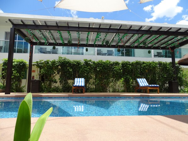 Hồ bơi ngoài trời, mở cửa từ 10:00 đến 20:00, dù/ô trên bãi biển/hồ bơi 