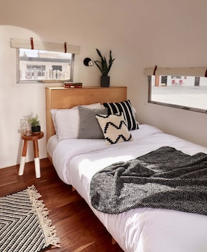 Comfort-Zimmer, 1 Doppelbett, Gemeinschaftsbad | Hochwertige Bettwaren, Verdunkelungsvorhänge, kostenloses WLAN