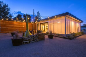 Façade de l’hébergement - soirée/nuit