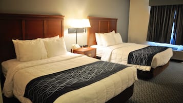 Pimennysverhot, silitysrauta/-lauta, ilmaiset vauvansängyt, lisävuoteet