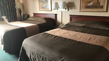 Combined shower/bathtub, spring water bathtub, towels