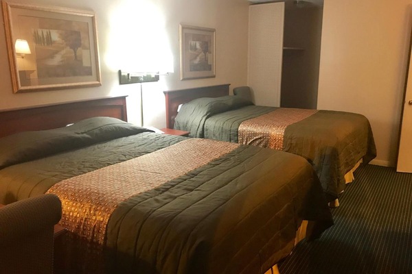 Pillowtop beds, desk, free WiFi, bed sheets