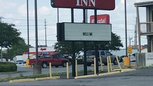 A Redwood Inn sign with a welcome message. - Redwood Inn (Gadsden)