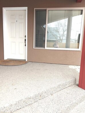 Terrace/patio - Cedars Motel (Princeton)