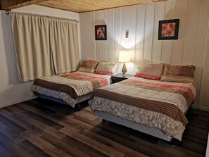 디럭스룸, 더블침대 2개 | 무료 WiFi, 침대 시트