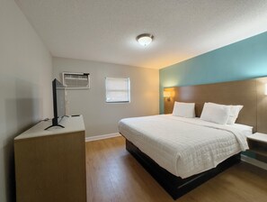 Apartment, 1 King Bed, Kitchenette