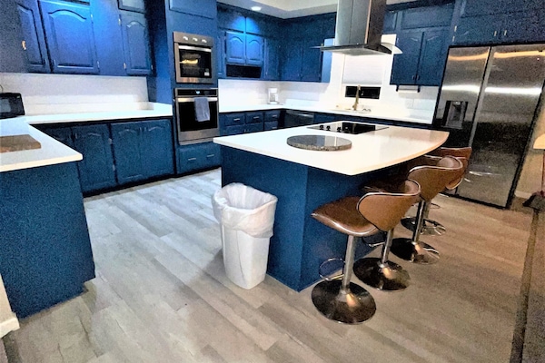 Family Apartment, 4 Bedrooms, Balcony, Bay View | Private kitchen | Coffee/tea maker