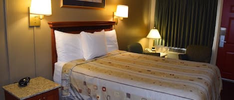 办公桌、遮光窗帘、熨斗/熨衣板、免费 WiFi