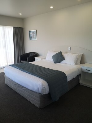 Premium bedding, free WiFi, bed sheets - Paku Lodge Resort (Tairua)
