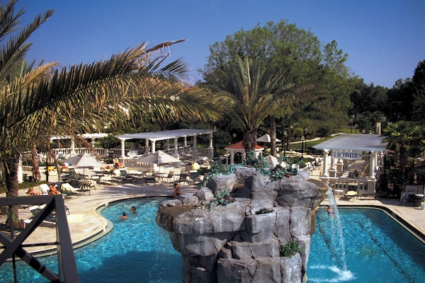 2 outdoor pools, sun loungers