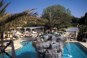 2 outdoor pools, pool loungers - Club Wyndham Star Island (Kissimmee)