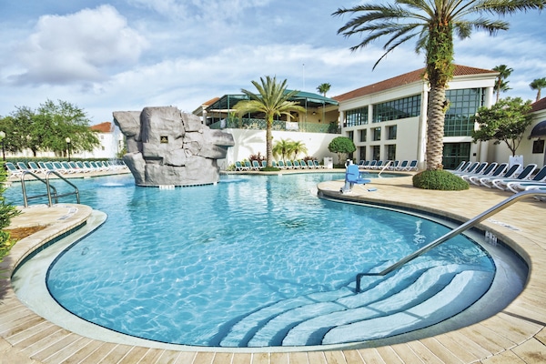 2 outdoor pools, pool loungers