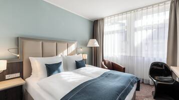Premium-Zimmer, 1 Queen-Bett | Allergikerbettwaren, Zimmersafe, Schreibtisch
