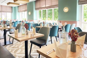 Daily to-go breakfast (EUR 19 per person) - Garner Hotel Essen - Handelshof by IHG (Essen)