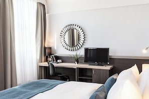 Hypo-allergenic bedding, in-room safe, desk, laptop workspace - Garner Hotel Essen - Handelshof by IHG (Essen)