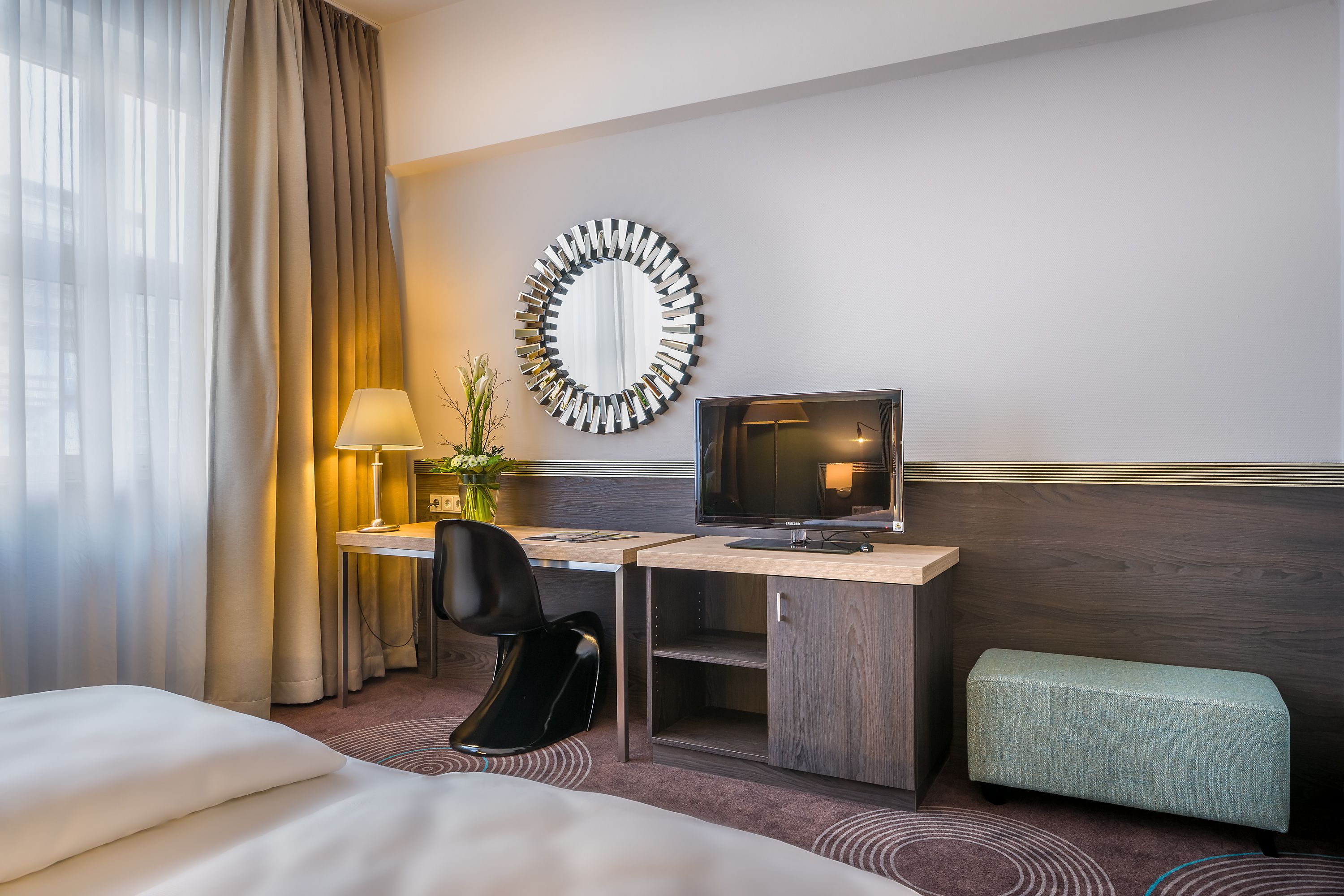 Hypo-allergenic bedding, in-room safe, desk, laptop workspace